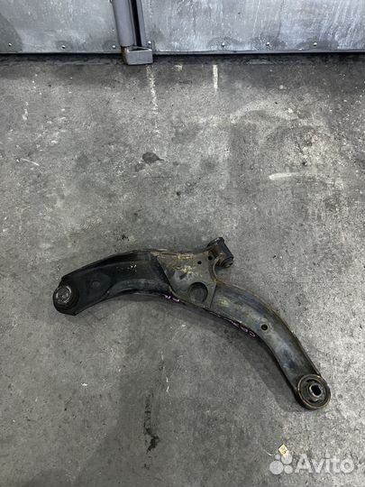 Рычаг Mazda Premacy правый передний CP8W