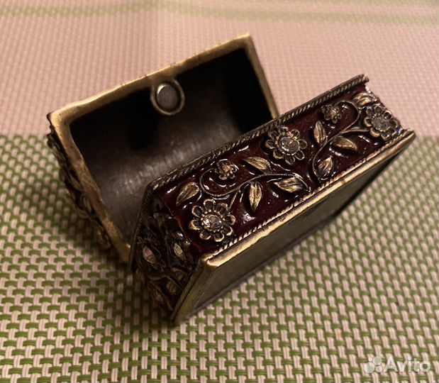 Шкатулка сундучок