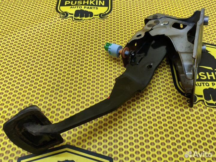 Педаль тормоза Mitsubishi Outlander GF3W 4B12 2014