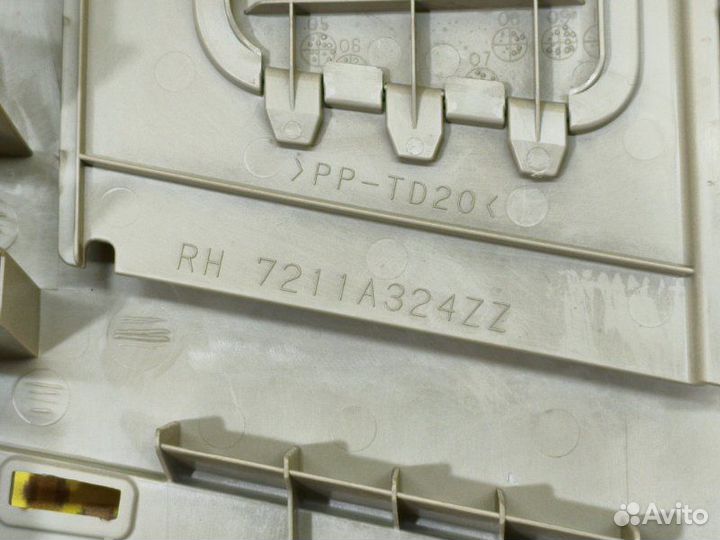 Обшивка стойки центральной верхняя правая