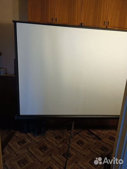 Экран для проектора на штативе