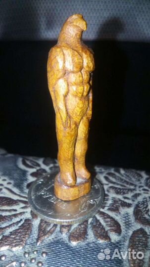 Фигурки из дерева.