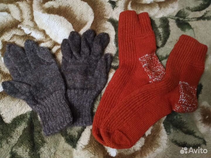 Вязаные варежки, перчатки, носки, гетры