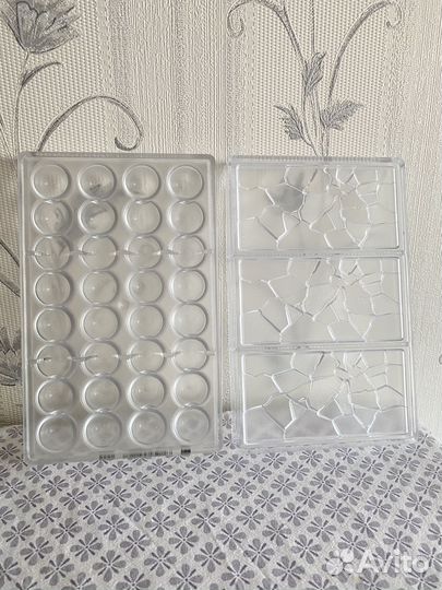 Несколько поликарбонатных форм