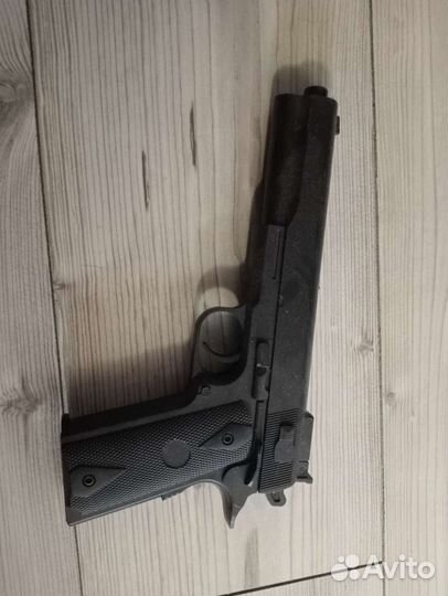 Игрушечный пистолет