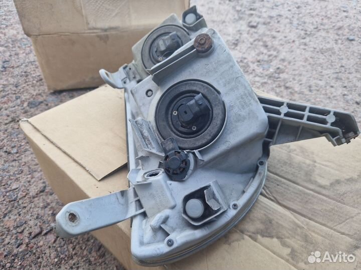 Фара Toyota 4runner