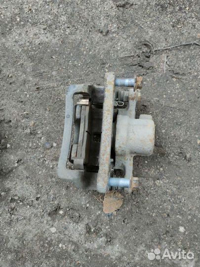 Суппорт тормозной задний правый Opel Antara