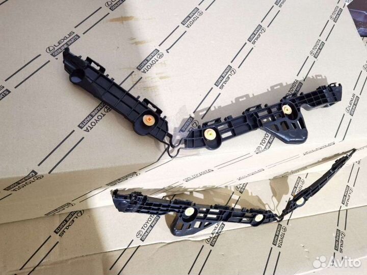 Кронштейн бампера задний Toyota Camry XV70