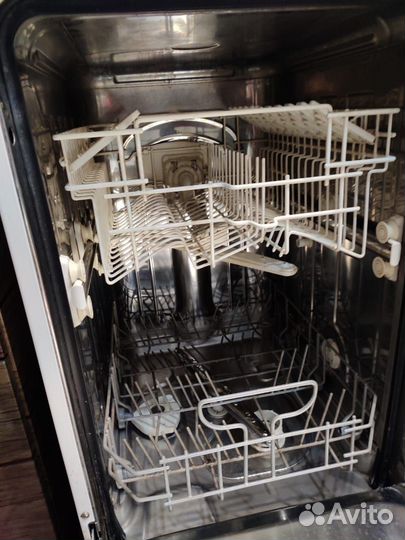 Посудомоечная машина на запчасти Whirpool adg-145