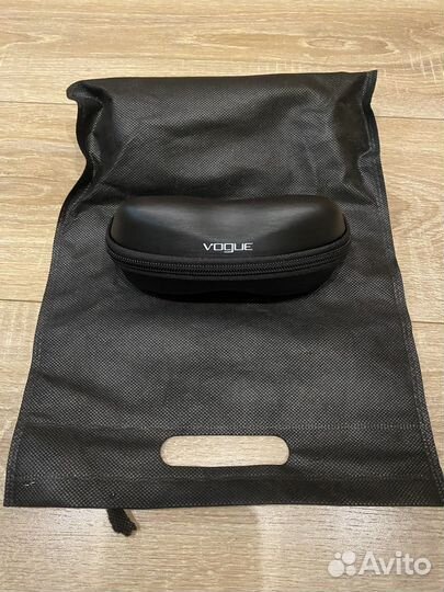 Солнцезащитные очки Vogue