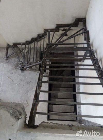 Лестница на металлическом каркасе. Изготовление