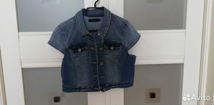 Укороченная джинсовая куртка