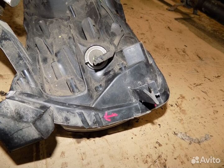 Фара правая Corolla E18 2013