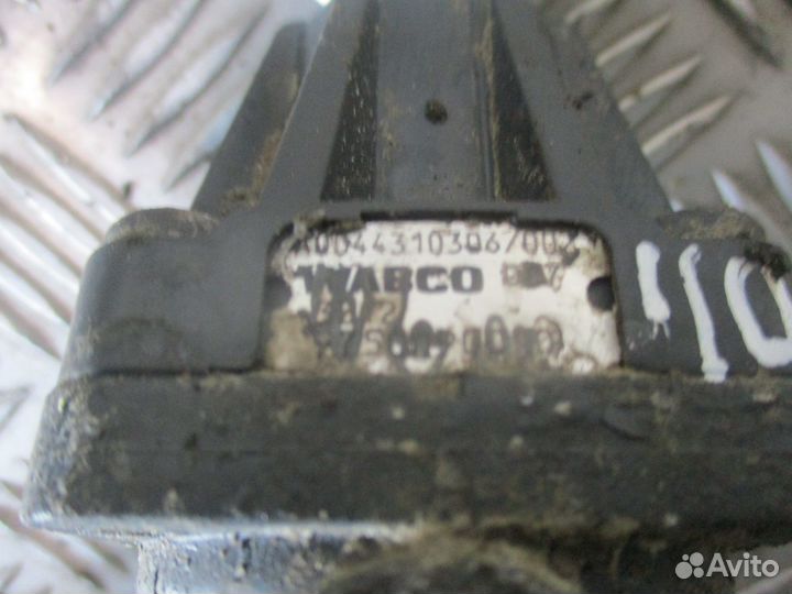 Клапан ограничения давления Mercedes-Benz A0044310