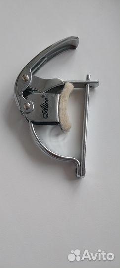 Каподастр для гитары