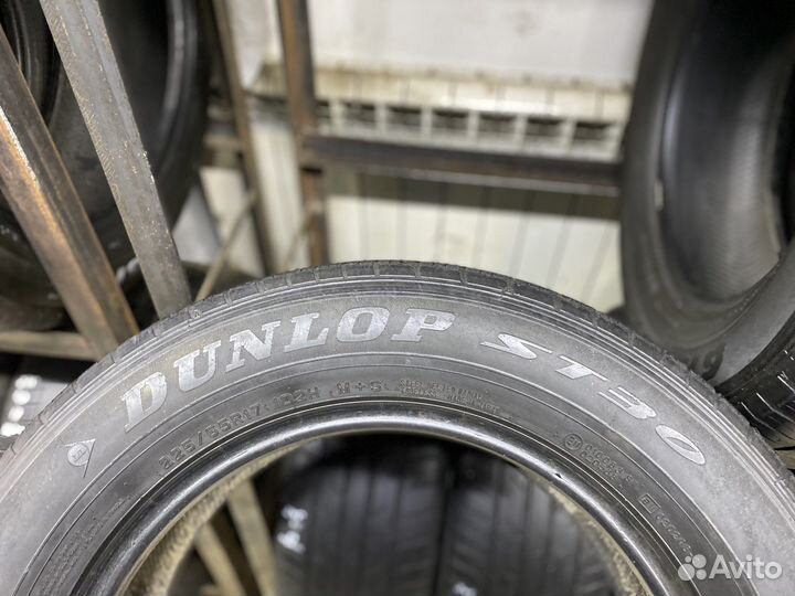 Dunlop Grandtrek ST30 225/65 R17 102H