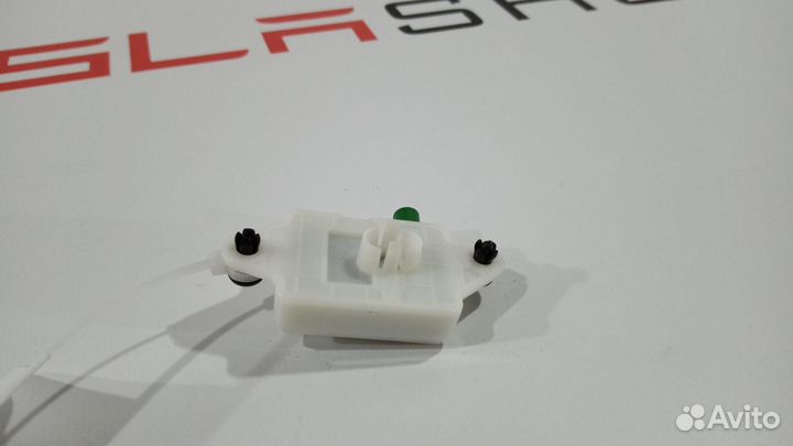 Антенна WI-FI Tesla Model 3 2019 1093306-00-D