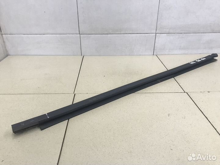 Накладка стекла заднего правого Sportage 2016