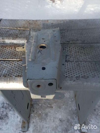 Кранштейн подрамника правая Renault Logan II