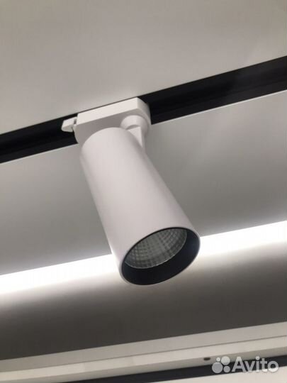Светильник-прожектор светодиод трековый. 1350 Лм