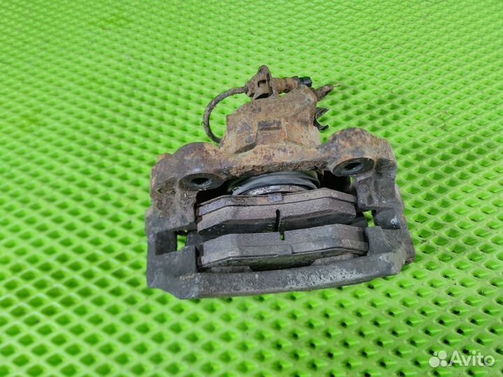 Суппорт передний правый Audi 100 c3