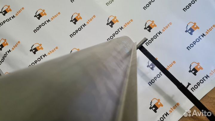 Кузовной порог левый Toyota HiAce