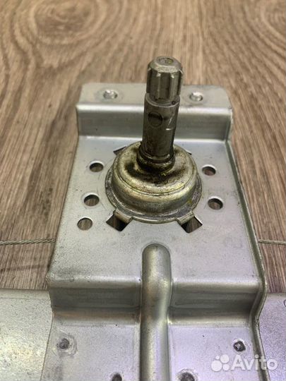 Стеклоподъемник задний левый Opel Corsa D хетчбэк