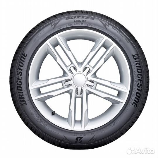Bridgestone Blizzak LM-005 215/65 R17 103H