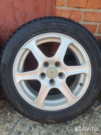 R16 Nokian Tyres Hakkapeliitta 8 215/55, PCD 5x114.3 DIA 66.1