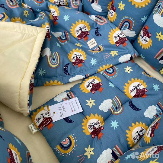 Комплект в кроватку.Новый. Бортики