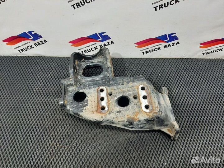 Кронштейн крепления поперечины правый