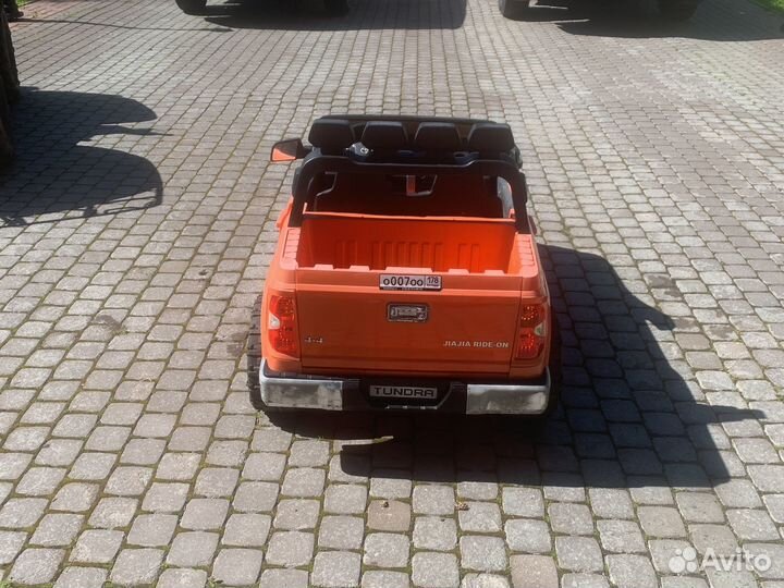 Детский электромобиль двухместный бу