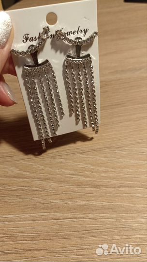 Серьги висячие со стразами гвоздики