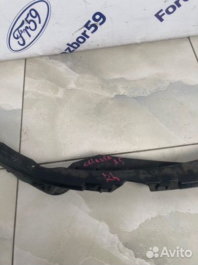 Кронштейн бампера передний правый Skoda Octavia A5