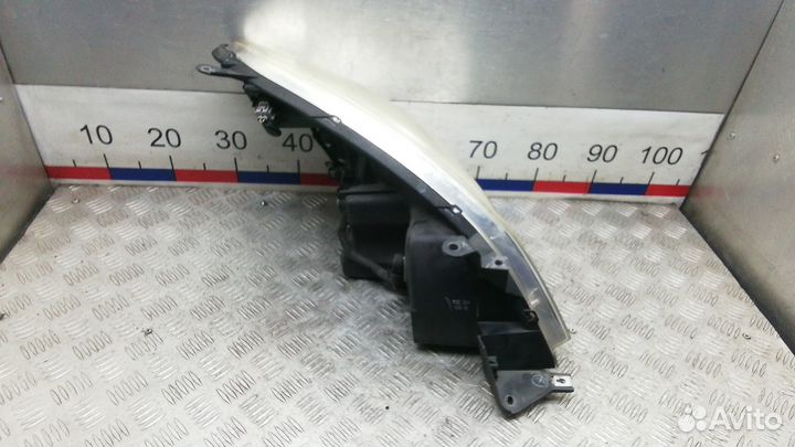 Фара Toyota Corolla Verso (2001-2009)