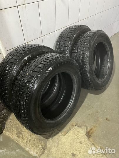 Roadstone Winguard WinSpike 215/65 R16