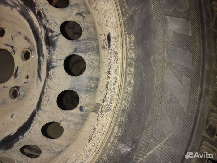 Bridgestone Blizzak Spike-01 215/65 R16 98T