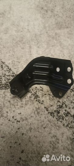 Кронштейн крыла Lexus RX4 53718-48070