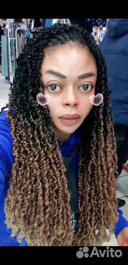 Модель на афрокосы, дреды, афронаращивание