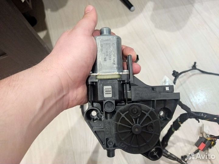 Моторчик стеклоподъёмника Ford Focus 2