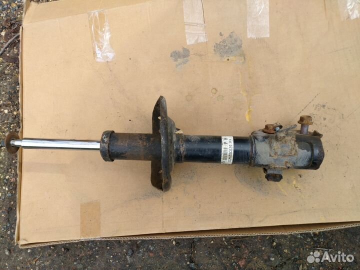 Амортизатор стойка subaru 2007-2012