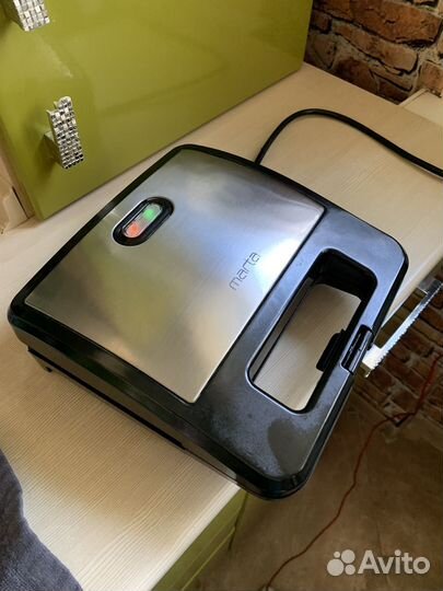 Электрическая вафельница бу