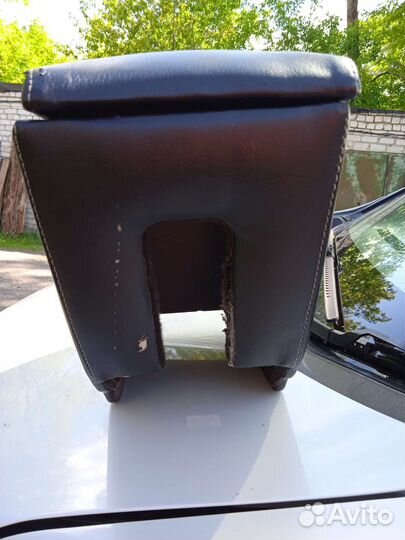 Подлокотник