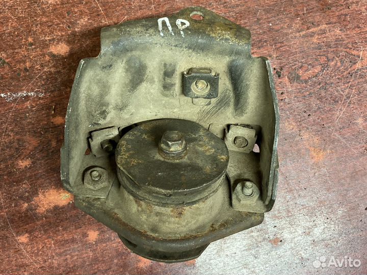 Правая подушка двигателя ваз 2110