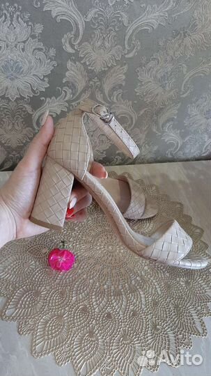 Босоножки женские
