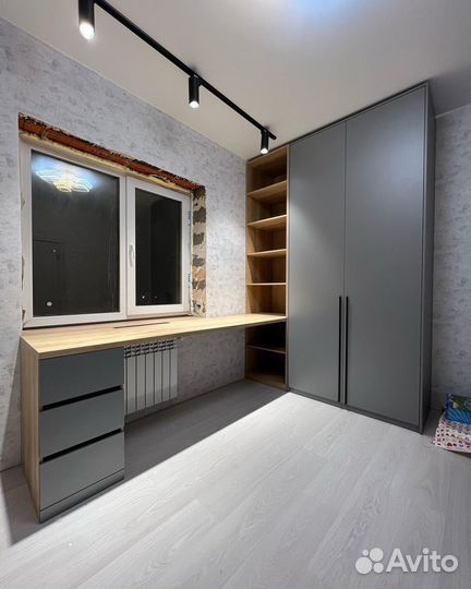 Письменный стол со шкафом