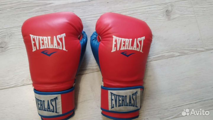 Боксерские перчатки