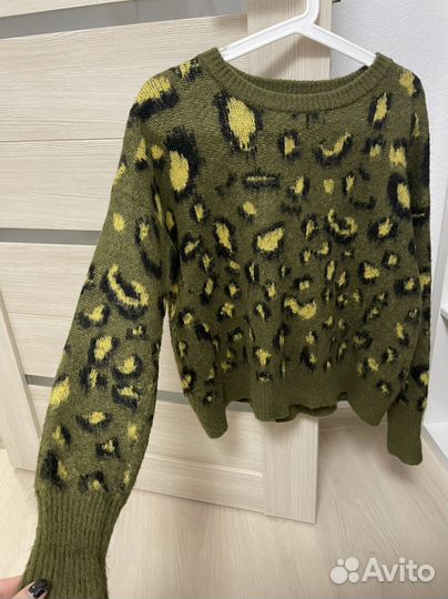 Свитер женский