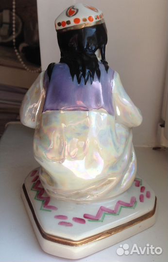 Фарфоровая статуэтка Маленькая хозяйка Дулево