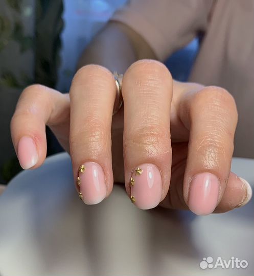 Модель на маникюр